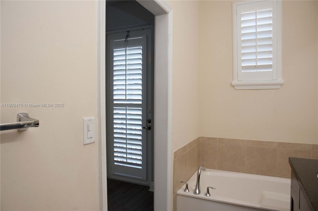 For Rent: $3,650 (4 beds, 3 baths, 2300 Square Feet)