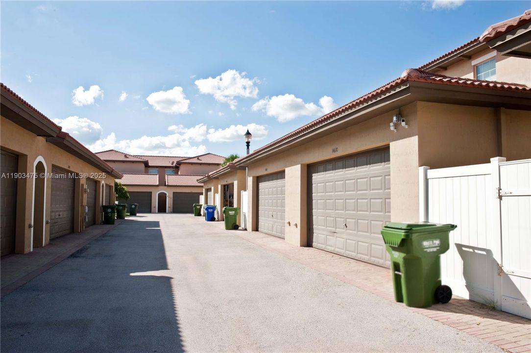 For Rent: $3,650 (4 beds, 3 baths, 2300 Square Feet)