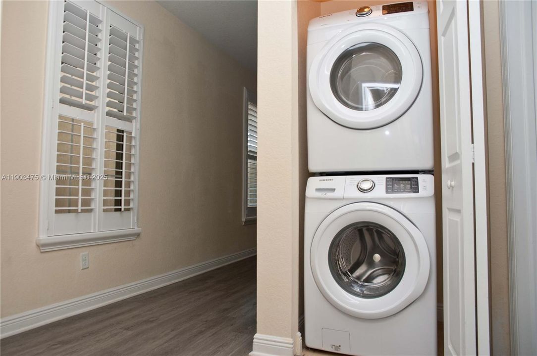 For Rent: $3,650 (4 beds, 3 baths, 2300 Square Feet)