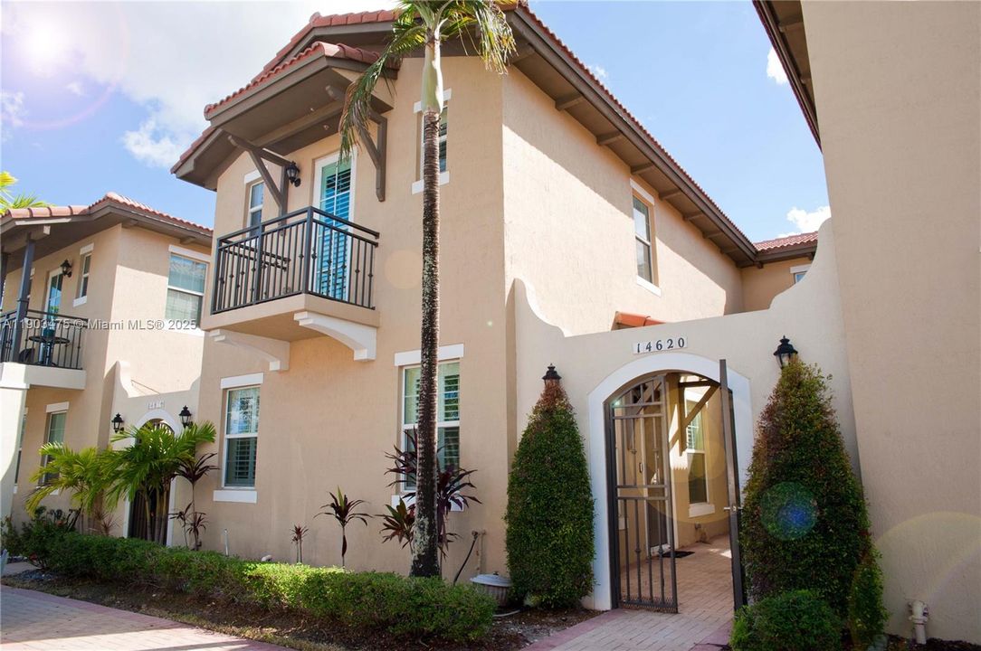 For Rent: $3,650 (4 beds, 3 baths, 2300 Square Feet)