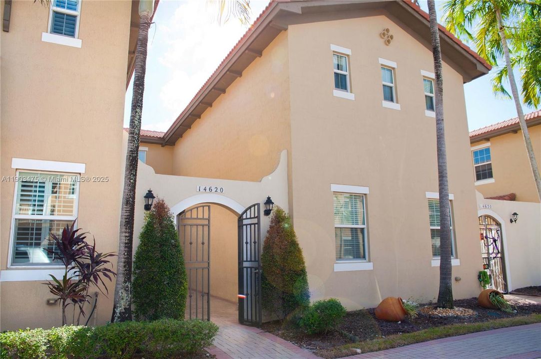 For Rent: $3,650 (4 beds, 3 baths, 2300 Square Feet)