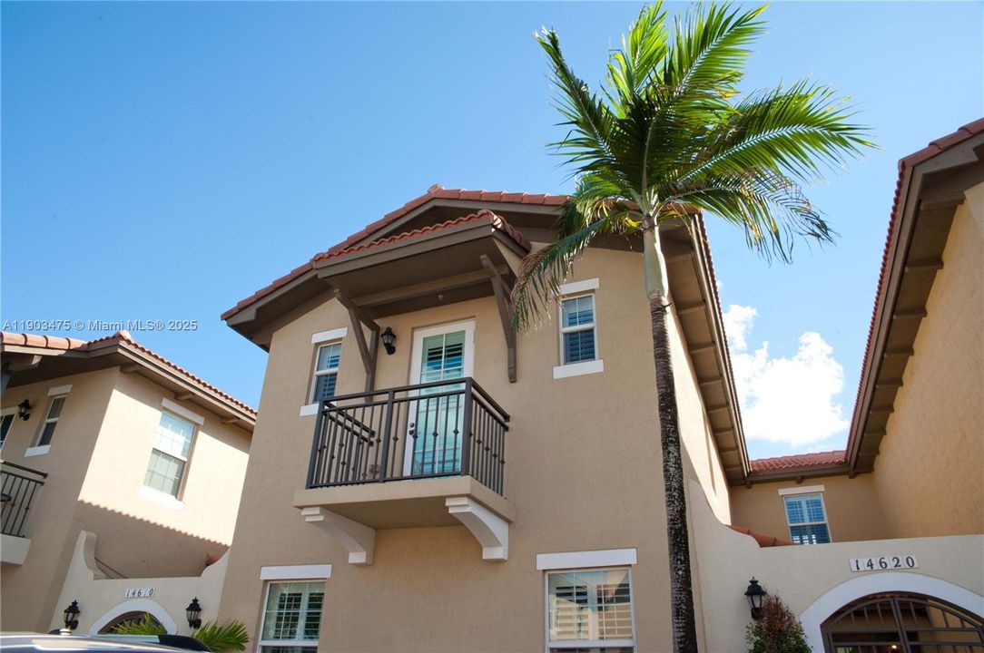 For Rent: $3,650 (4 beds, 3 baths, 2300 Square Feet)