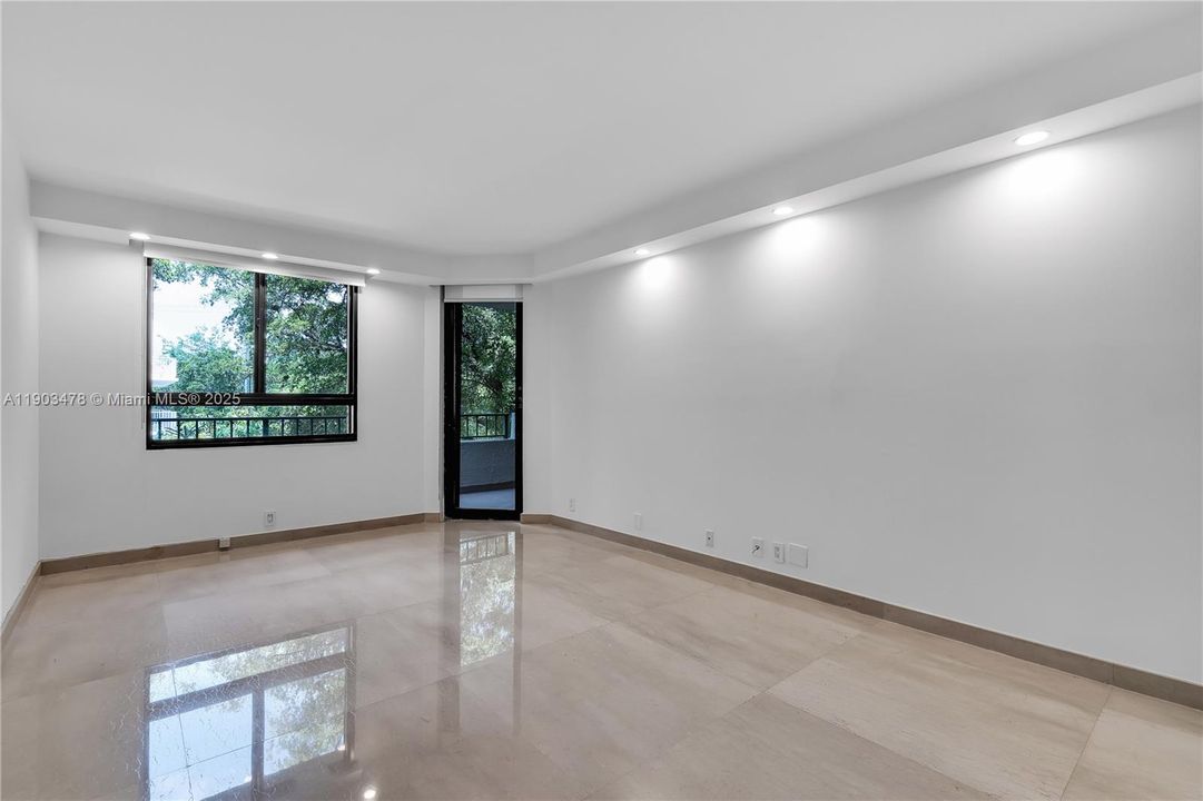 Под контрактом: $6,300 (2 спален, 2 ванн, 1720 Квадратных фут)