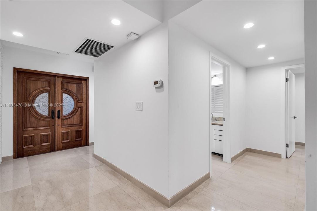 Под контрактом: $6,300 (2 спален, 2 ванн, 1720 Квадратных фут)