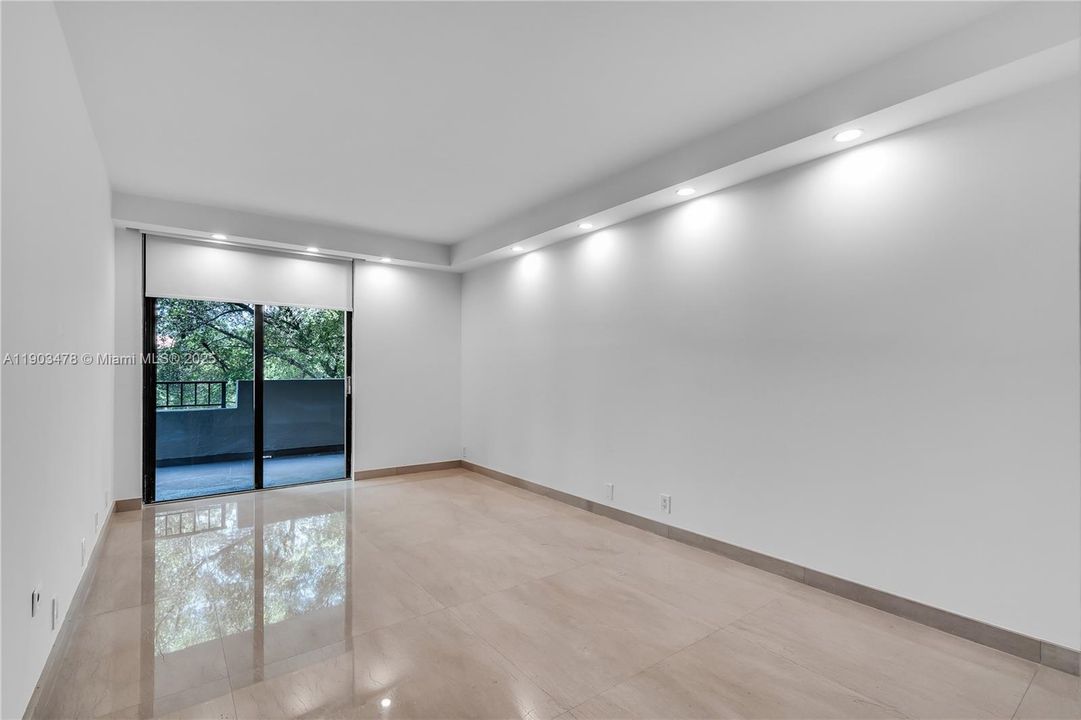 Под контрактом: $6,300 (2 спален, 2 ванн, 1720 Квадратных фут)