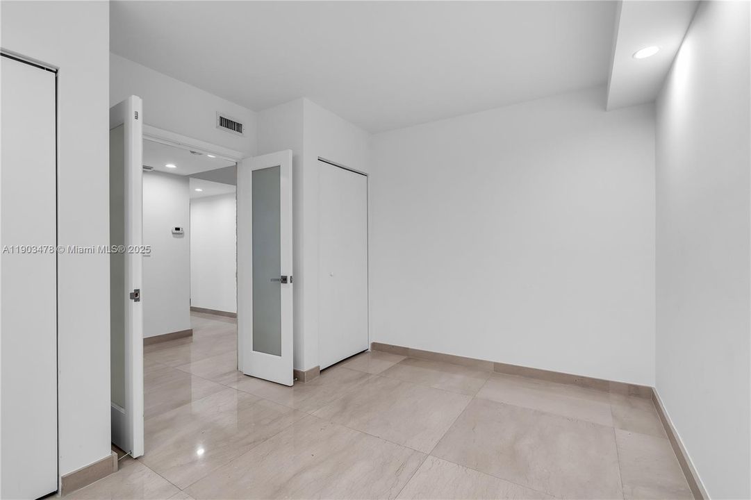 Под контрактом: $6,300 (2 спален, 2 ванн, 1720 Квадратных фут)