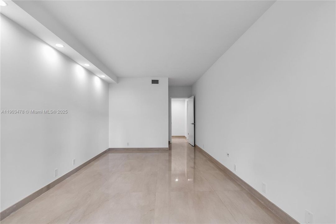 Под контрактом: $6,300 (2 спален, 2 ванн, 1720 Квадратных фут)