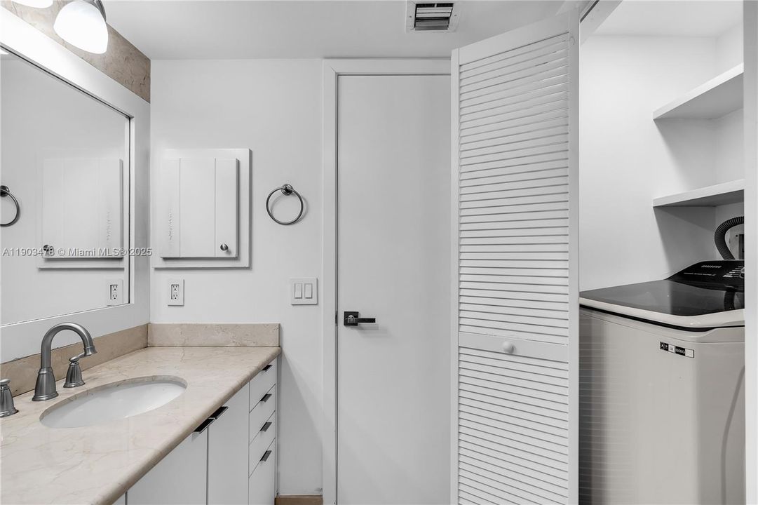 Под контрактом: $6,300 (2 спален, 2 ванн, 1720 Квадратных фут)