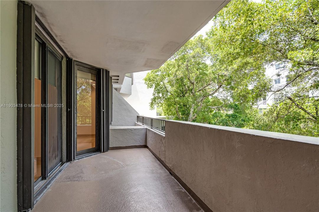 Под контрактом: $6,300 (2 спален, 2 ванн, 1720 Квадратных фут)