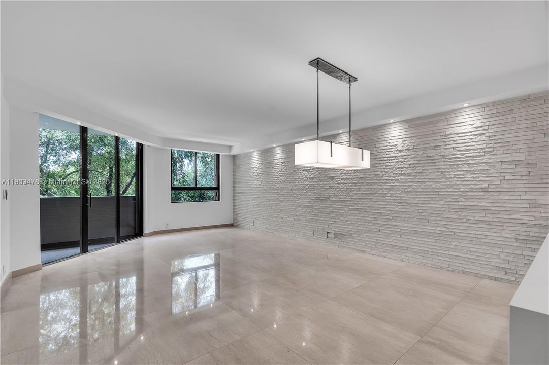 Под контрактом: $6,300 (2 спален, 2 ванн, 1720 Квадратных фут)