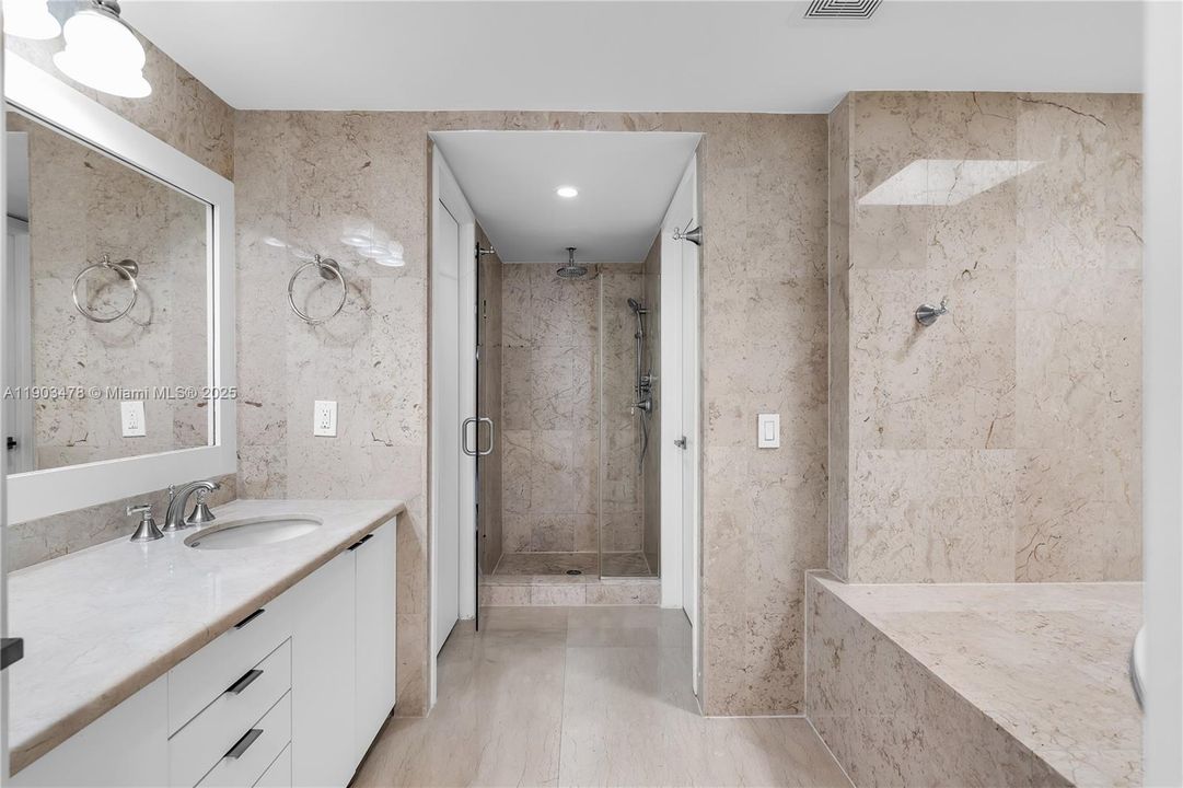 Под контрактом: $6,300 (2 спален, 2 ванн, 1720 Квадратных фут)