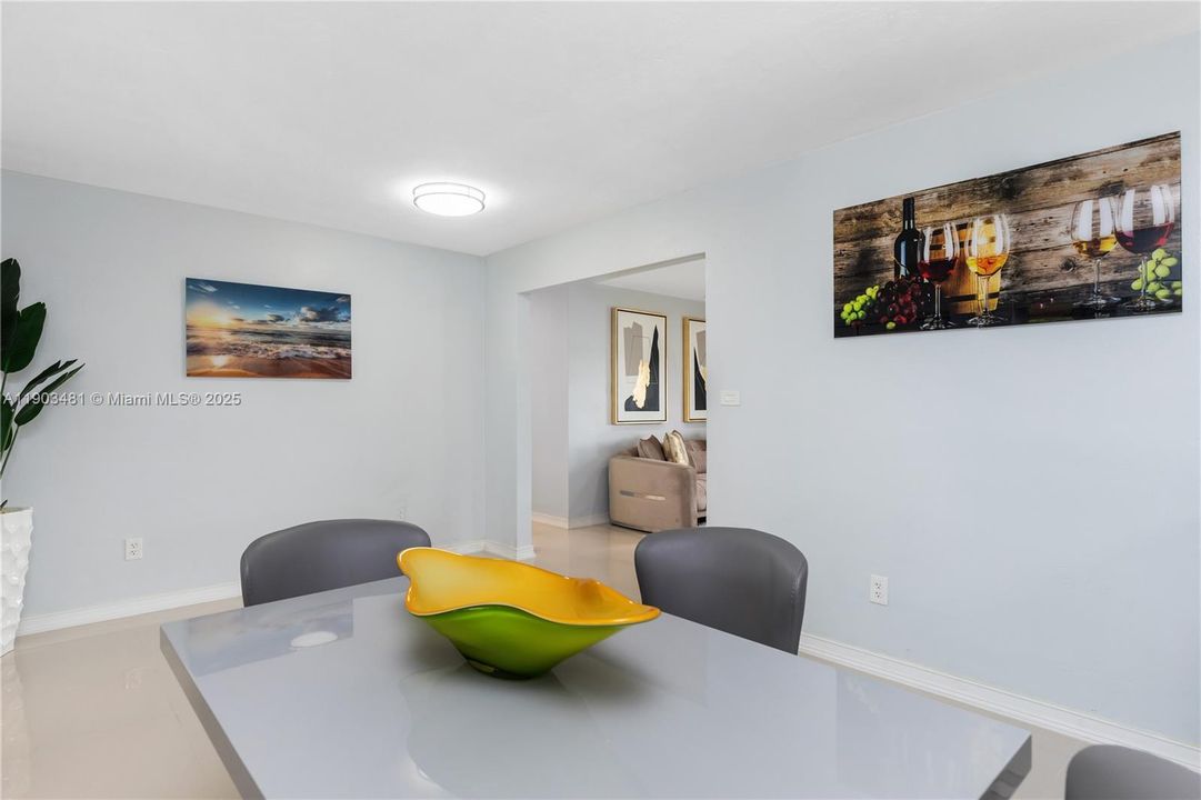 待售: $730,000 (3 贝兹, 2 浴室, 1364 平方英尺)