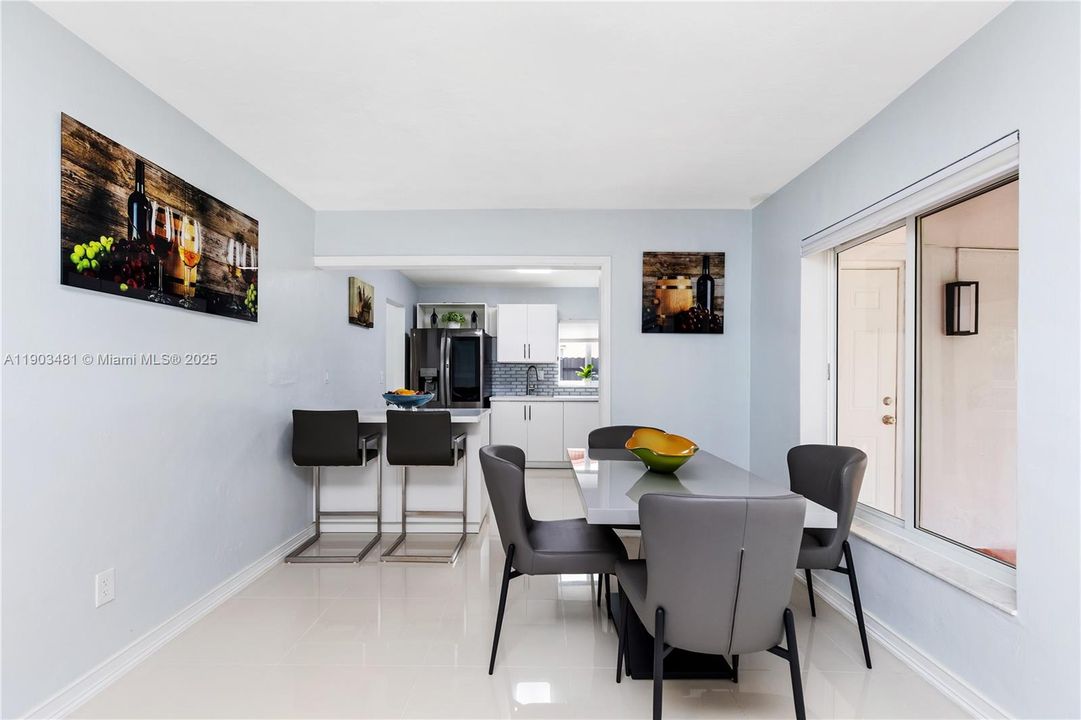 待售: $730,000 (3 贝兹, 2 浴室, 1364 平方英尺)