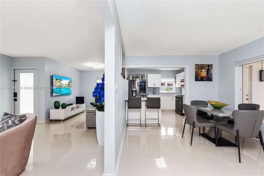 待售: $730,000 (3 贝兹, 2 浴室, 1364 平方英尺)