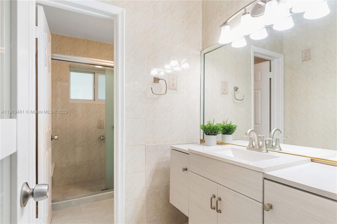 待售: $730,000 (3 贝兹, 2 浴室, 1364 平方英尺)