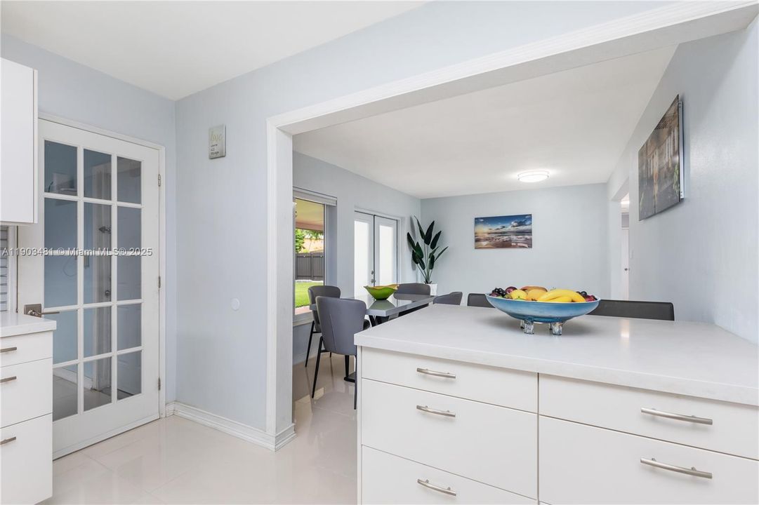 待售: $730,000 (3 贝兹, 2 浴室, 1364 平方英尺)