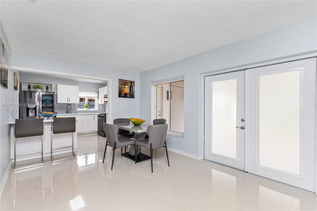 待售: $730,000 (3 贝兹, 2 浴室, 1364 平方英尺)