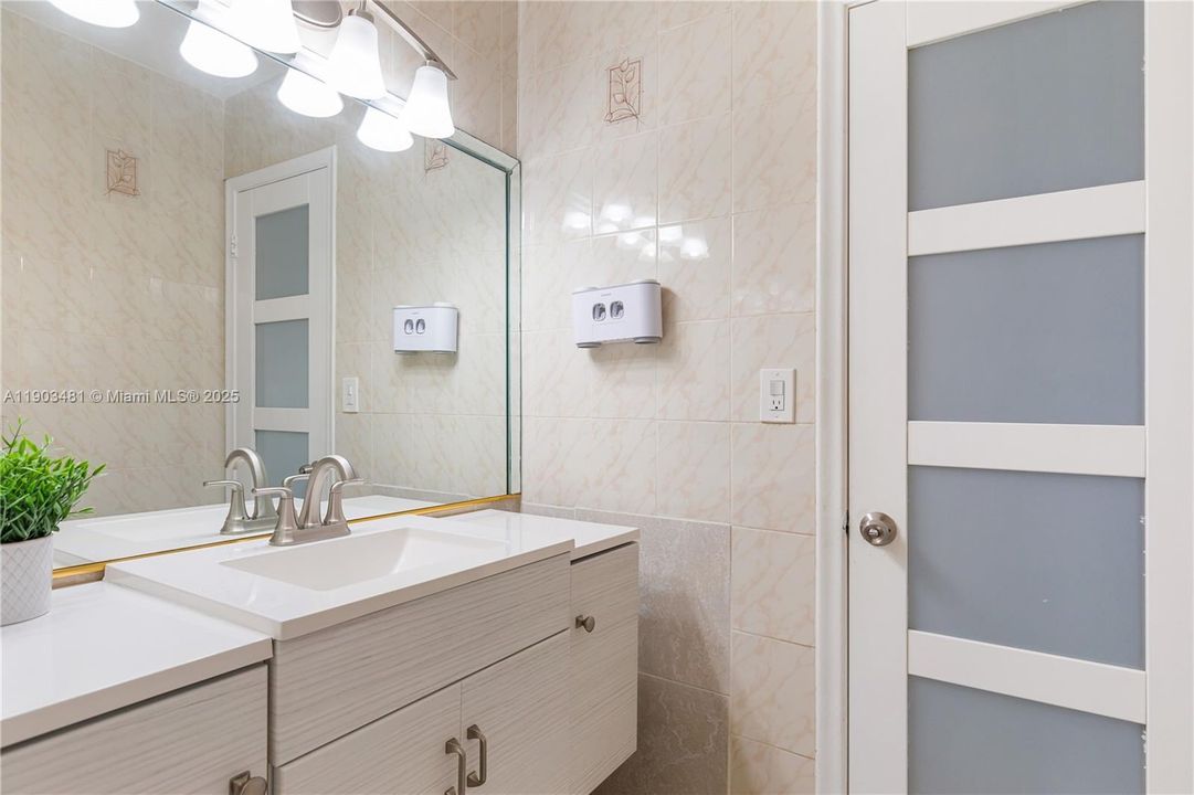 待售: $730,000 (3 贝兹, 2 浴室, 1364 平方英尺)