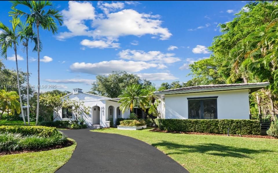 En Renta: $32,000 (4 camas, 3 baños, 3360 Pies cuadrados)