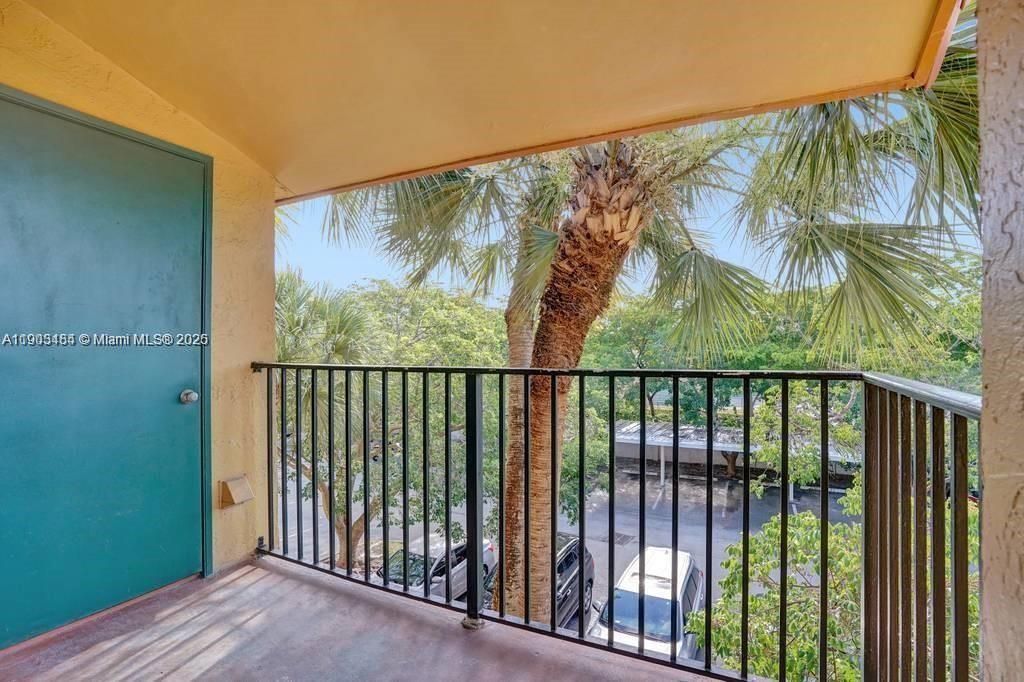 For Rent: $2,200 (2 beds, 1 baths, 940 Square Feet)