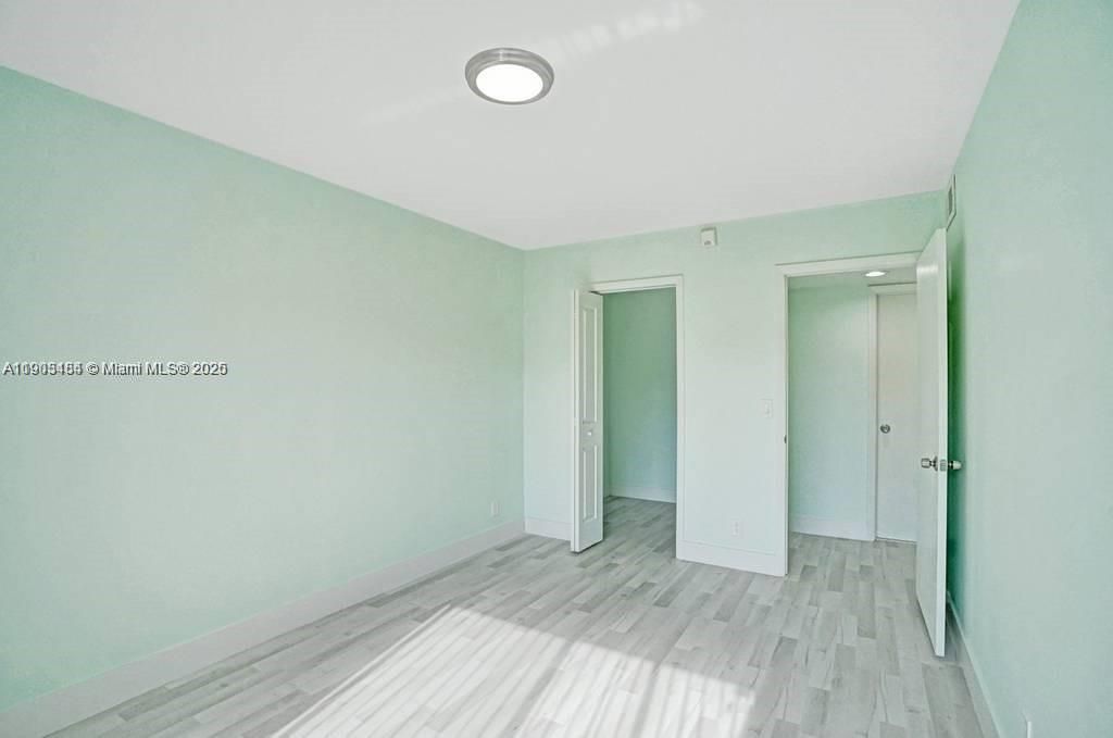 For Rent: $2,200 (2 beds, 1 baths, 940 Square Feet)