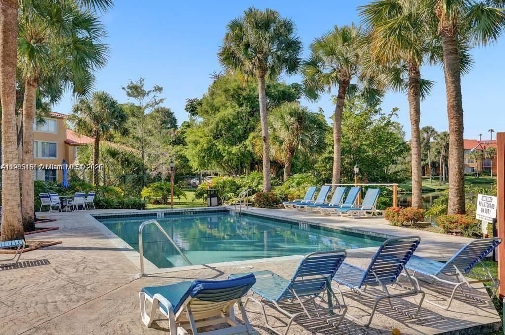 For Rent: $2,200 (2 beds, 1 baths, 940 Square Feet)