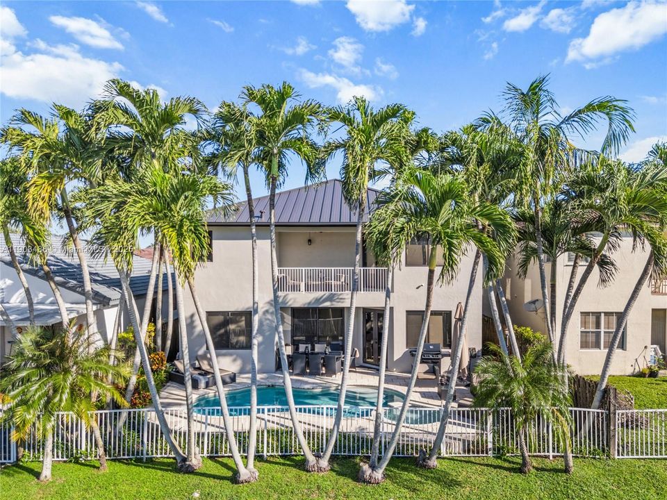 Active With Contract: $920,000 (4 beds, 3 baths, 2627 Square Feet)