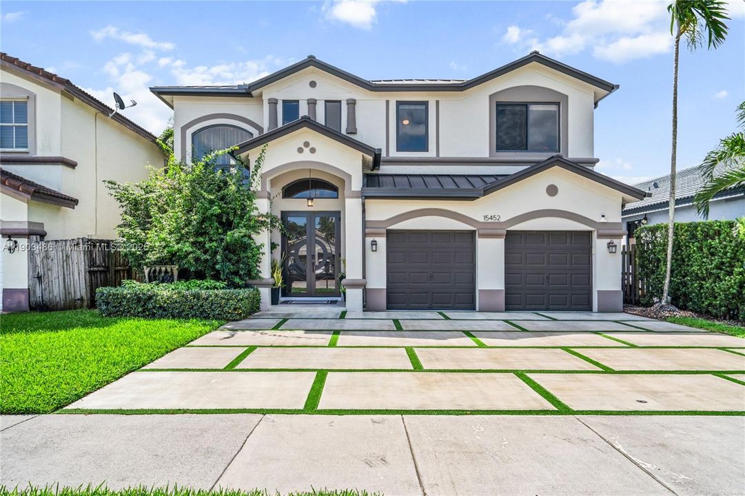 Active With Contract: $920,000 (4 beds, 3 baths, 2627 Square Feet)