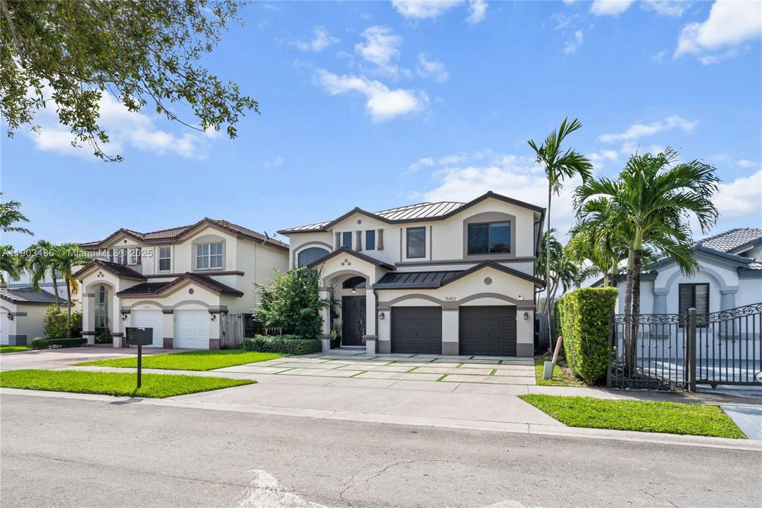 Active With Contract: $920,000 (4 beds, 3 baths, 2627 Square Feet)