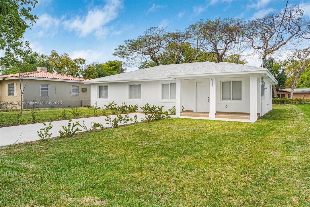 For Rent: $4,250 (4 beds, 2 baths, 1600 Square Feet)