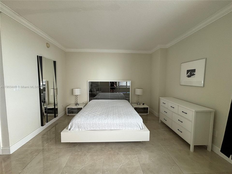 Recently Rented: $3,700 (2 beds, 2 baths, 1105 Square Feet)