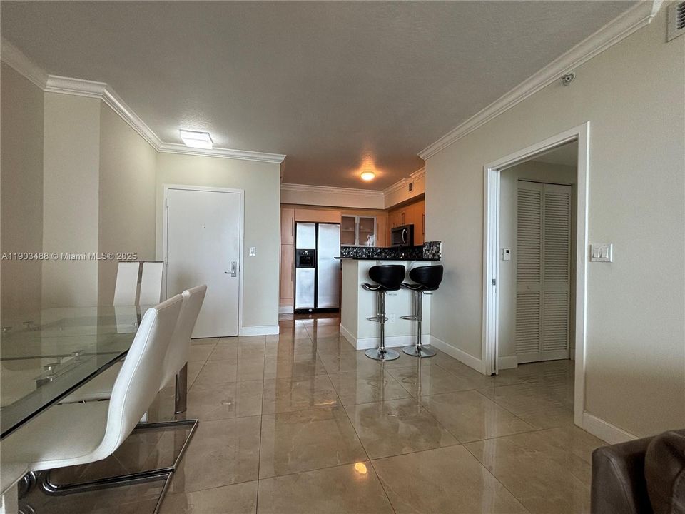 Recently Rented: $3,700 (2 beds, 2 baths, 1105 Square Feet)