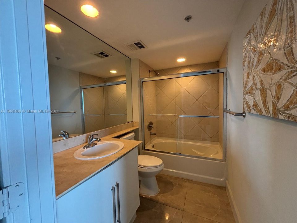 Recently Rented: $3,700 (2 beds, 2 baths, 1105 Square Feet)