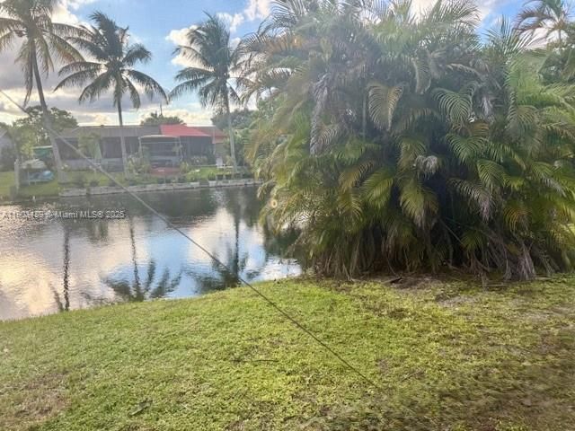 Active With Contract: $399,000 (3 beds, 2 baths, 1433 Square Feet)