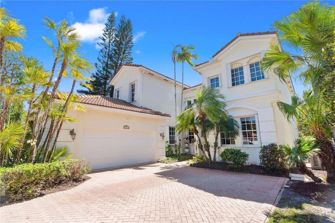 出租: $14,500 (6 贝兹, 5 浴室, 4212 平方英尺)