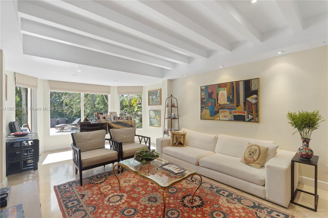 出租: $14,500 (6 贝兹, 5 浴室, 4212 平方英尺)