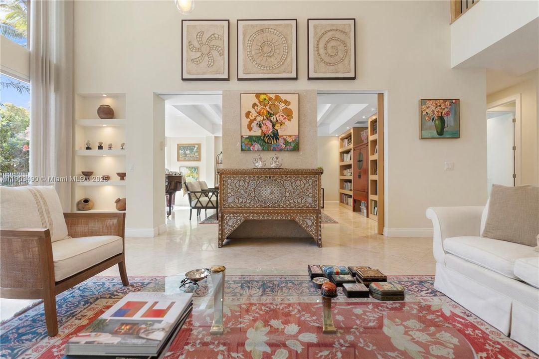 出租: $14,500 (6 贝兹, 5 浴室, 4212 平方英尺)