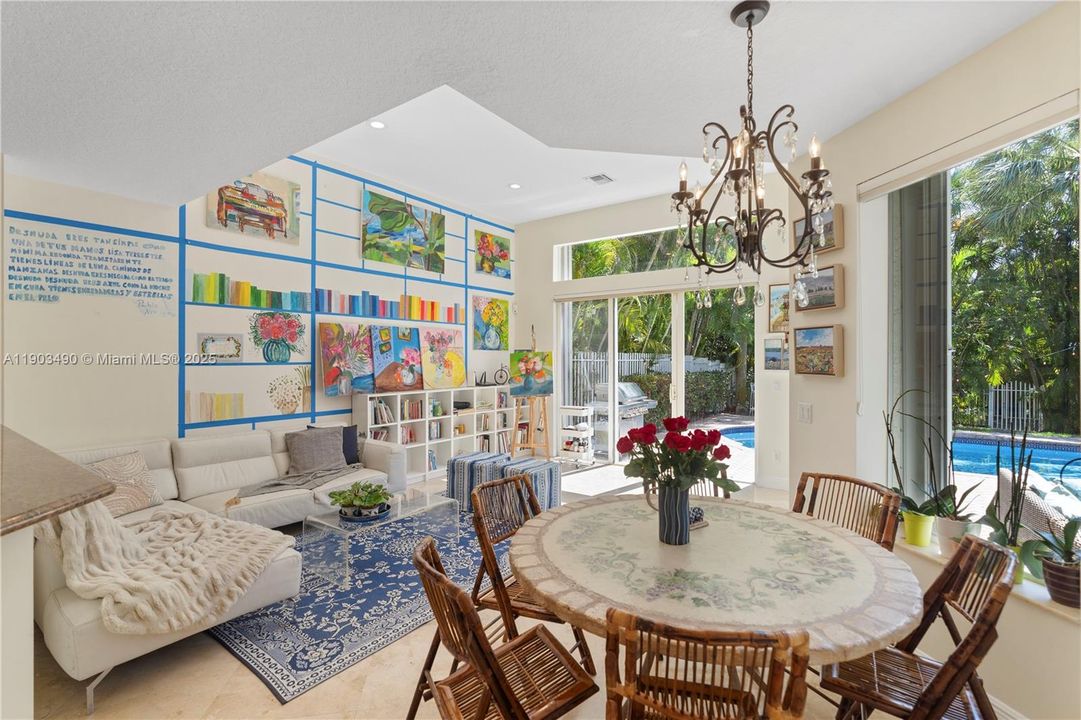 出租: $14,500 (6 贝兹, 5 浴室, 4212 平方英尺)