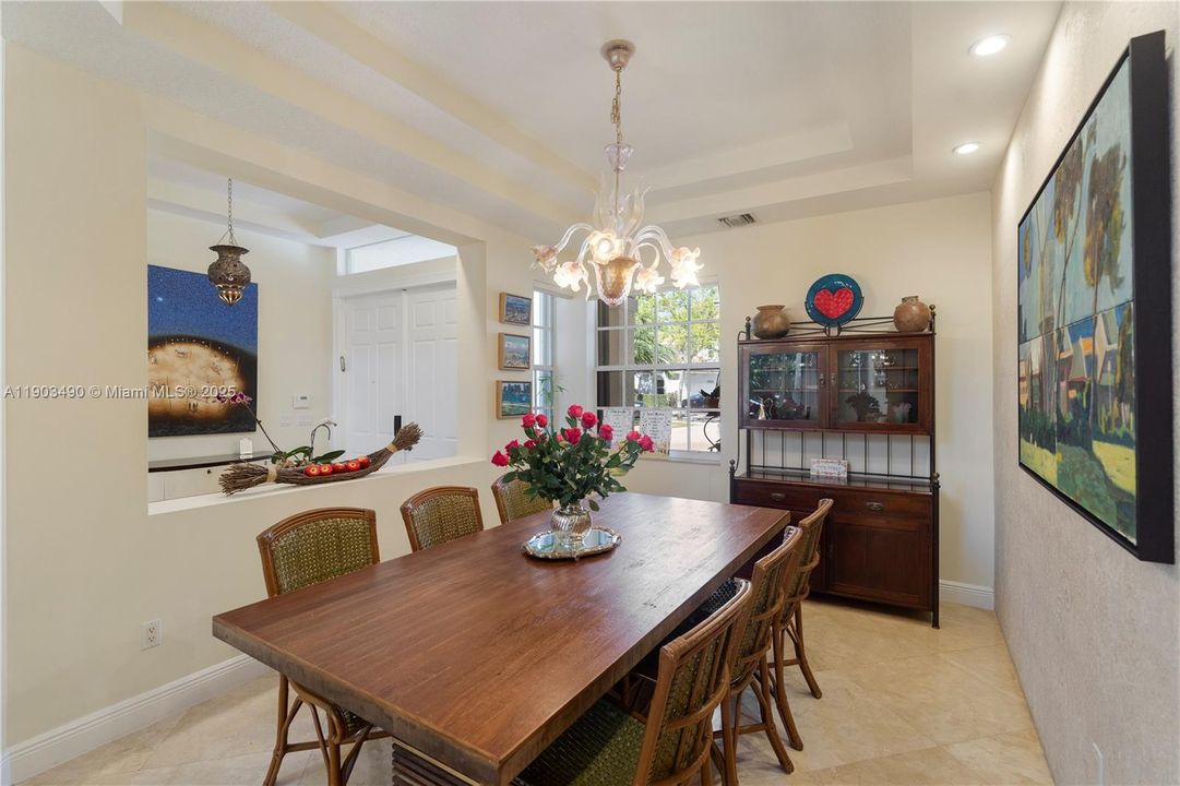 出租: $14,500 (6 贝兹, 5 浴室, 4212 平方英尺)