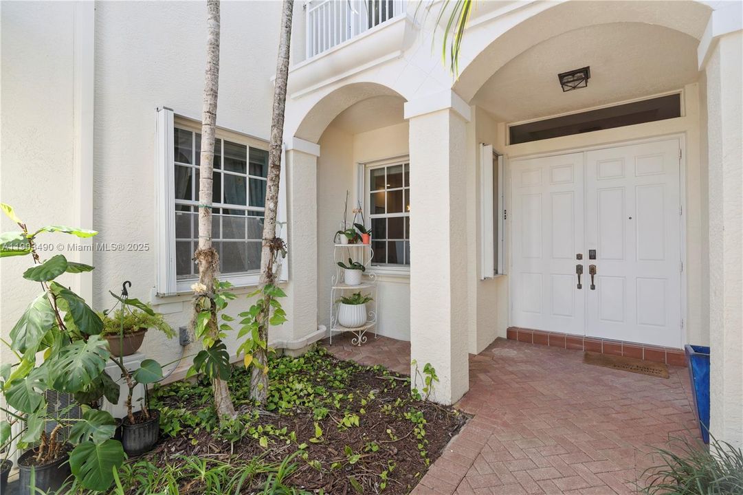 出租: $14,500 (6 贝兹, 5 浴室, 4212 平方英尺)