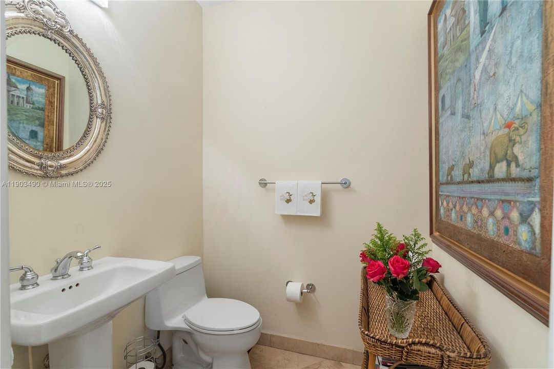 出租: $14,500 (6 贝兹, 5 浴室, 4212 平方英尺)