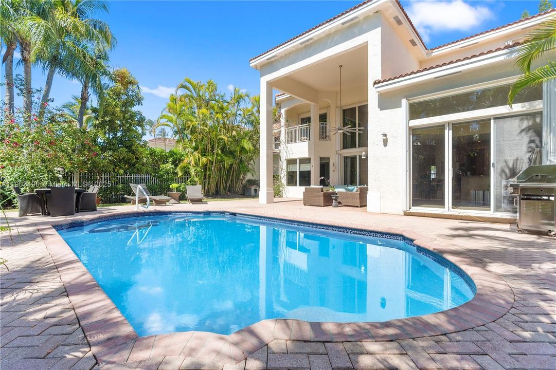 出租: $14,500 (6 贝兹, 5 浴室, 4212 平方英尺)