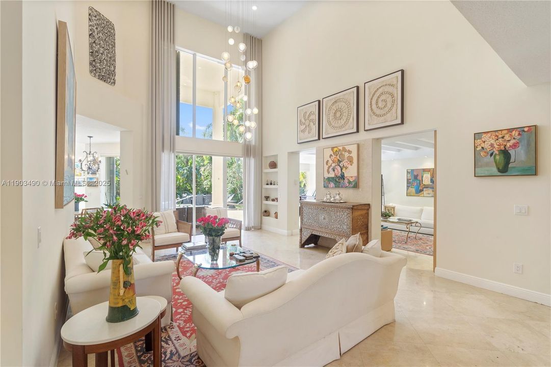 出租: $14,500 (6 贝兹, 5 浴室, 4212 平方英尺)