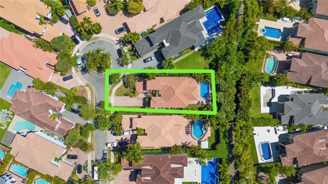 出租: $14,500 (6 贝兹, 5 浴室, 4212 平方英尺)