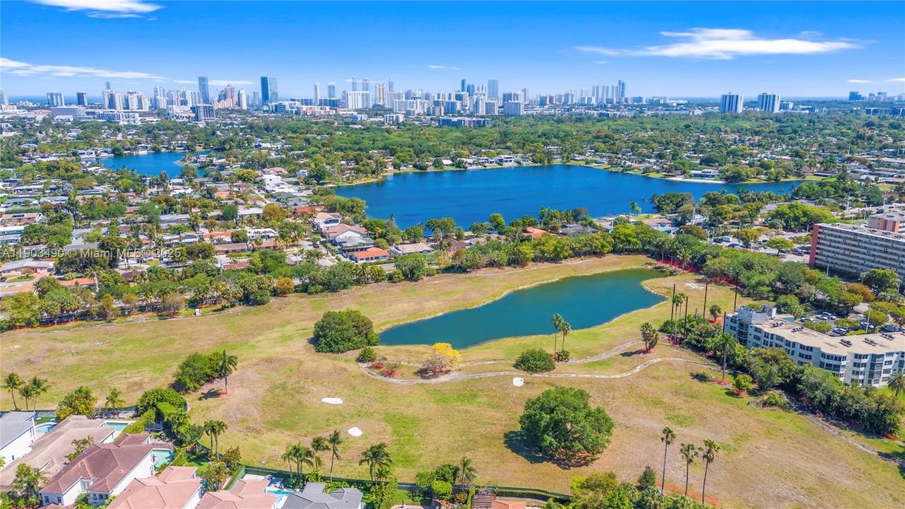 出租: $14,500 (6 贝兹, 5 浴室, 4212 平方英尺)