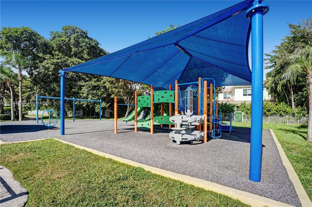 出租: $14,500 (6 贝兹, 5 浴室, 4212 平方英尺)