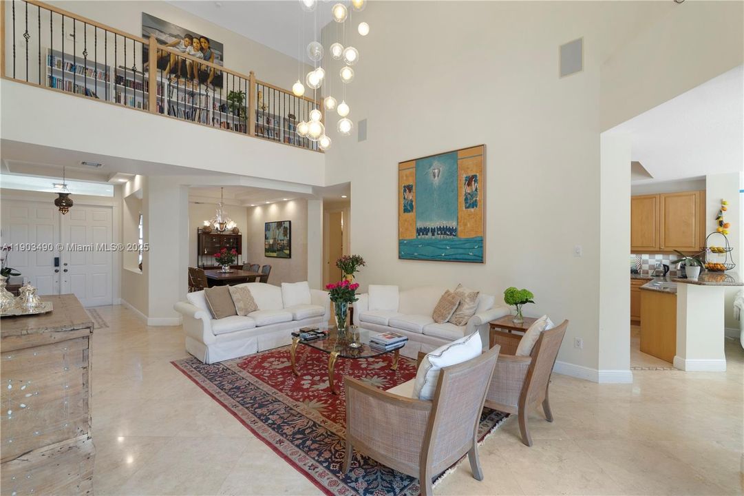 出租: $14,500 (6 贝兹, 5 浴室, 4212 平方英尺)