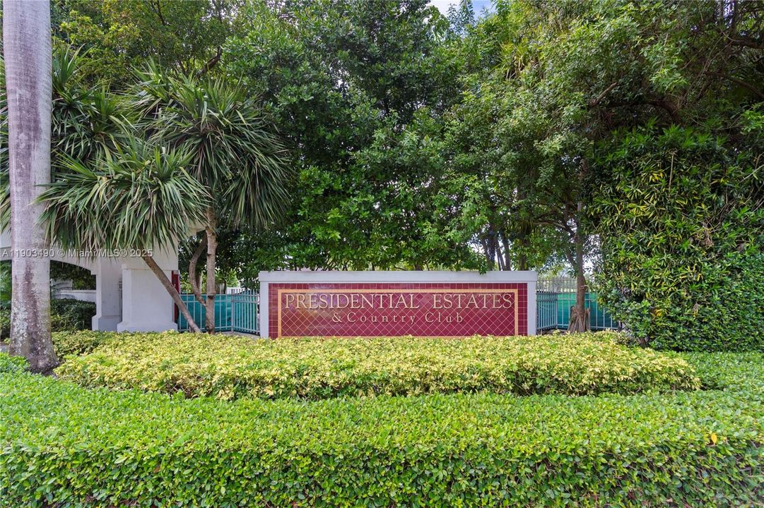 出租: $14,500 (6 贝兹, 5 浴室, 4212 平方英尺)