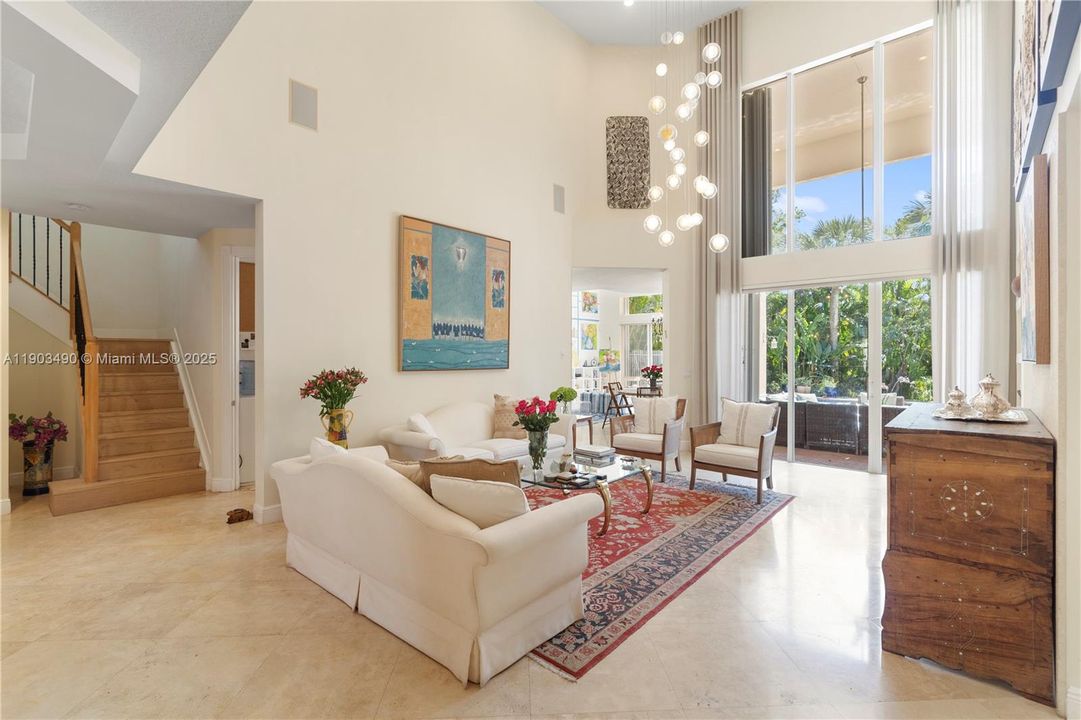 出租: $14,500 (6 贝兹, 5 浴室, 4212 平方英尺)