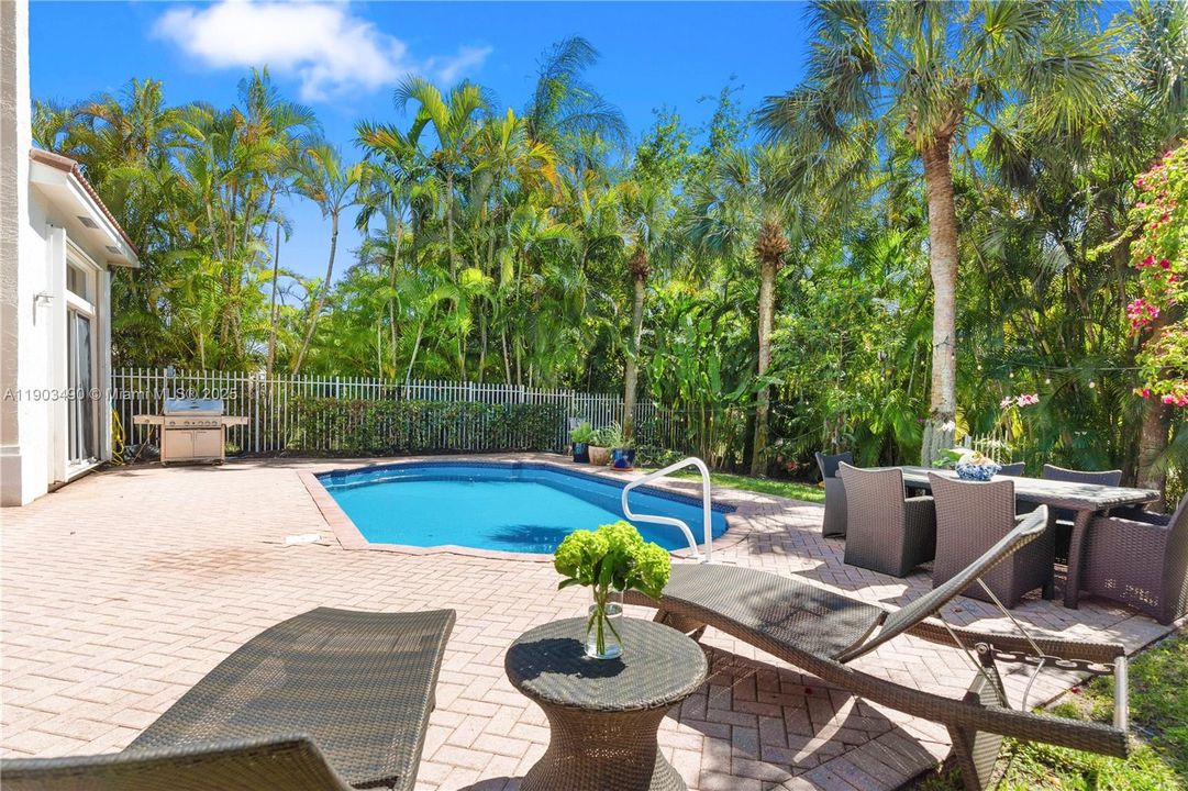 出租: $14,500 (6 贝兹, 5 浴室, 4212 平方英尺)